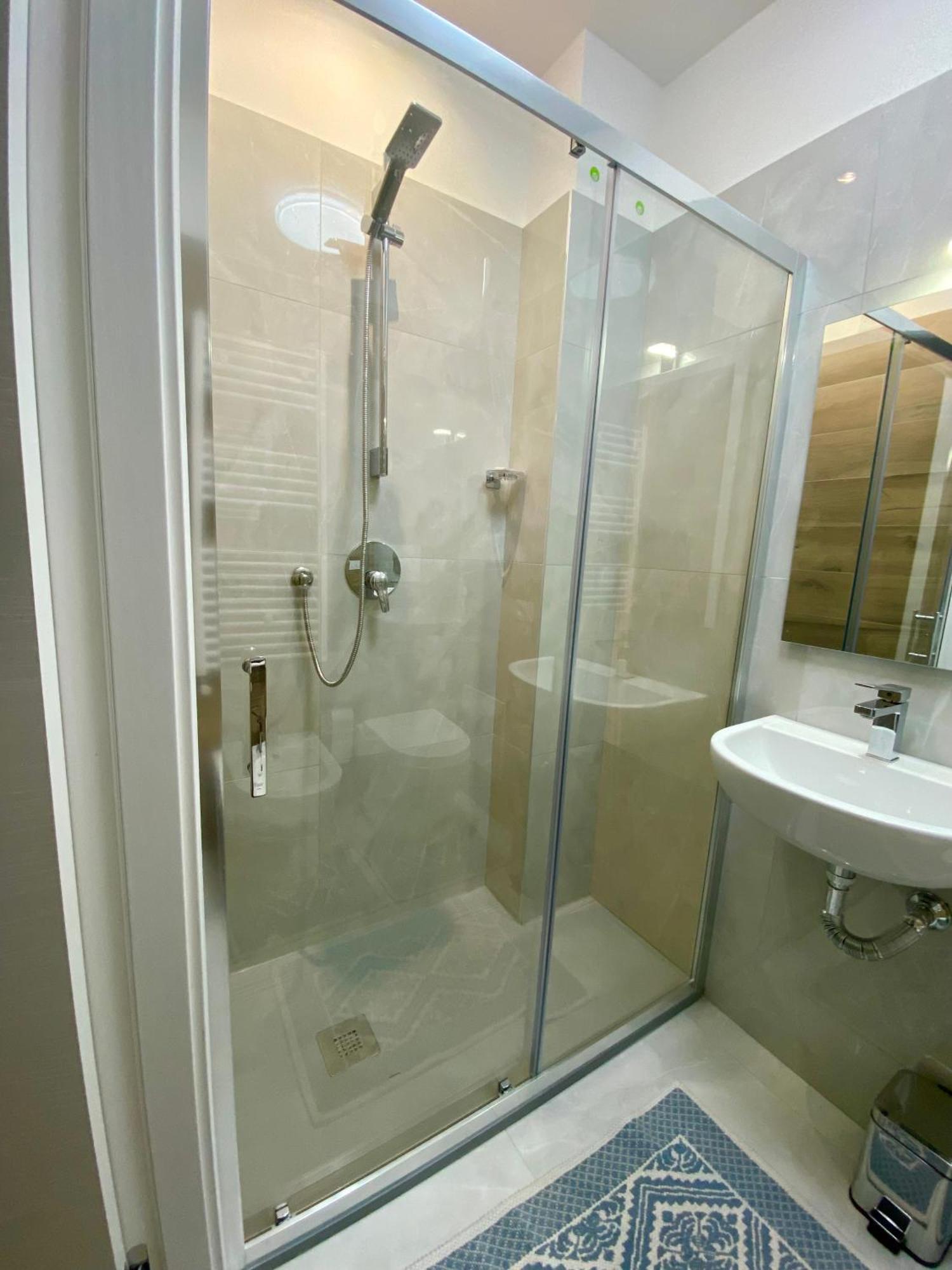Arbi Venice Station Guest house
